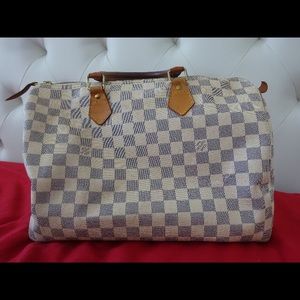 Authentic Louis Vuitton handbag,perfect condition